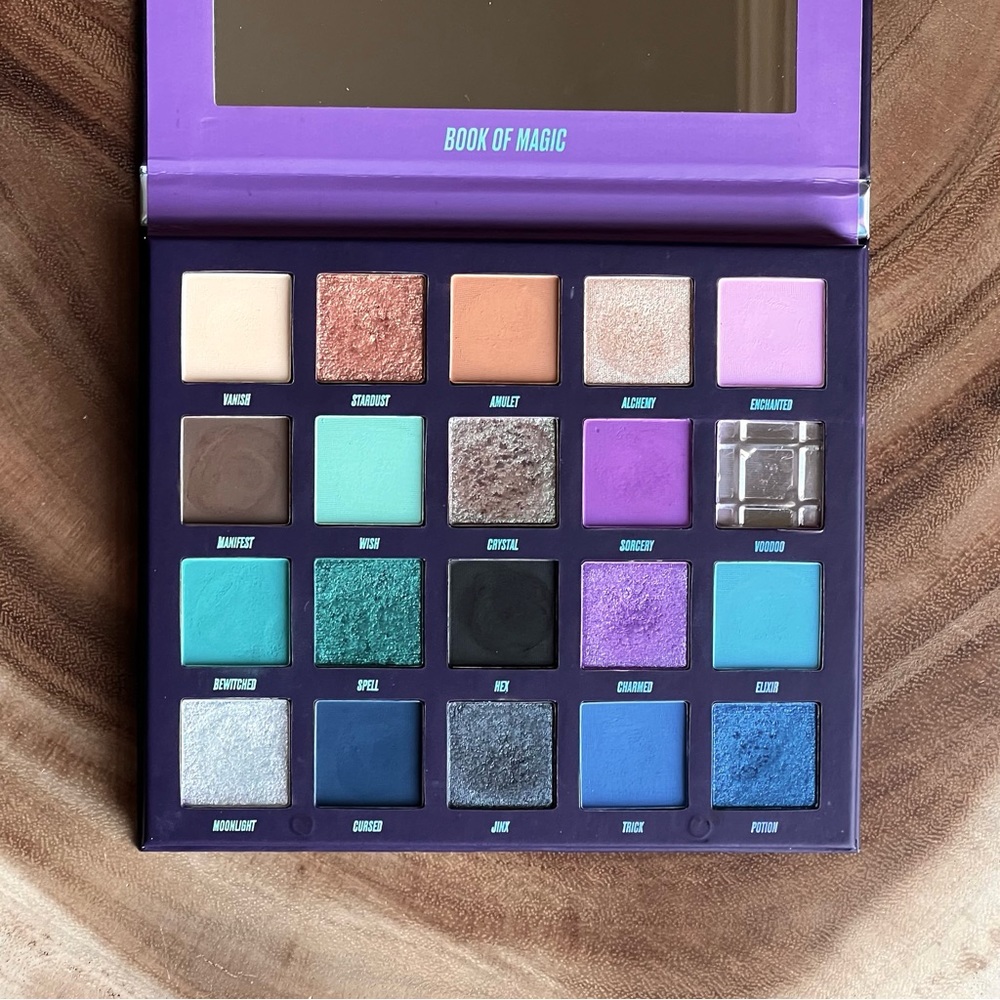 HTF!! Beauty Bay Book of Magic Eyeshadow Palette